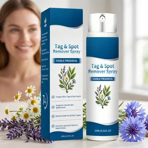 Detailansicht der Tag & Spot Remover Spray Flasche und Box mit floralem Hintergrund