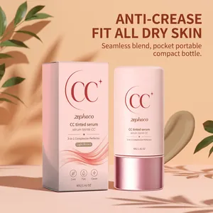 Λεπτομέρεια συσκευασίας Zephoco CC tinted serum και ανοιχτόχρωμη κρεμώδης υφή.