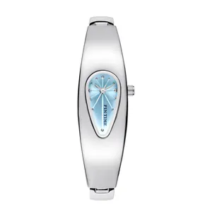 Elegante Y2K Silberne Tropfen-Armbanduhr mit hellblauem Zifferblatt für einen Retro-Look.