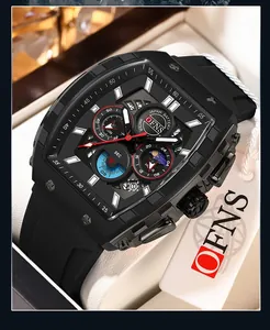 Detailansicht der OFNS Herren-Quarzuhr in Schwarz mit Silikonarmband und Chronograph