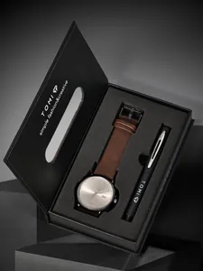 Elegantes TOMI Quarzuhr-Set mit braunem Lederarmband und schwarzem Stift in Geschenkbox