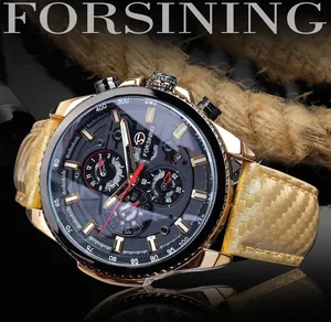 Makroaufnahme der luxuriösen Forsining-Automatik-Mechanikuhr mit goldenem strukturiertem Band