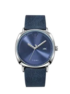Detailansicht der TOMI Quarzuhr mit blauem Zifferblatt und blauem Lederarmband