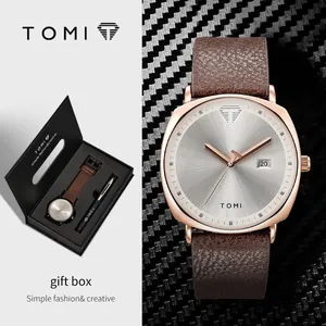 Detailansicht der TOMI Quarzuhr mit braunem Lederarmband und elegantem Geschenkset