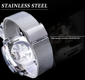 Detail des Edelstahl-Mesh-Uhrenarmbands mit Hakenverschluss und Skelettgehäuseboden