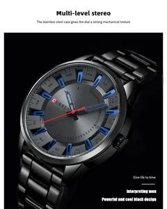 Détail en gros plan de la montre Curren noire en acier avec index bleus et aiguille rouge