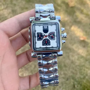 Vue détaillée d'une montre à quartz pour homme avec bracelet à tête de balle.