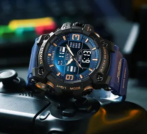Detailansicht der robusten blauen SMAEL Sportuhr für Herren auf einem Gamecontroller.
