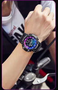 SMAEL wasserdichte Sportuhr für Herren mit Dual-Display und robustem Design im Detail