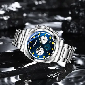 Herren Chronograph Quarzuhr mit silbernem Edelstahlband und blauem Zifferblatt auf Steinen