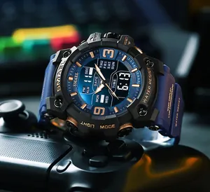 Detailaufnahme der wasserdichten SMAEL Herren-Sportuhr mit robustem blau-schwarzem Band