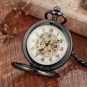 Montre à gousset mécanique vintage avec cadran évidé sur fond bois