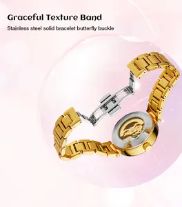 Detailansicht der goldenen Skelettuhr von FORSINING mit Uhrwerk und Armband.