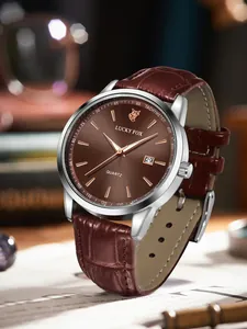 Dettaglio dell'orologio al quarzo uomo LUCKY FOX con cinturino in pelle marrone e data