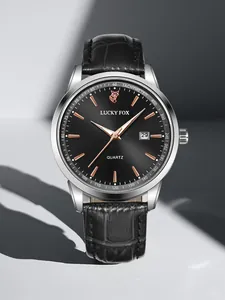 Vista dettagliata dell'orologio al quarzo da uomo Lucky Fox con quadrante nero e pelle