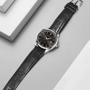 Orologio al quarzo da uomo LUCKY FOX con cinturino in pelle nera e datario sul quadrante