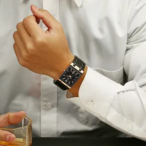 Luxuriöse rechteckige Herrenquarzuhr mit schwarzem Stahlband und Roségold-Akzenten
