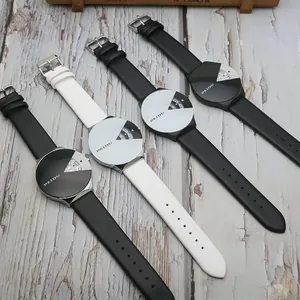 Kollektion minimalistischer Quarzuhren mit Drehscheibe und Lederarmband auf Holzgrund.
