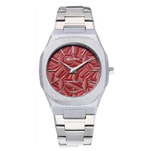 Montre à quartz classique pour homme avec cadran rouge gaufré et bracelet en acier