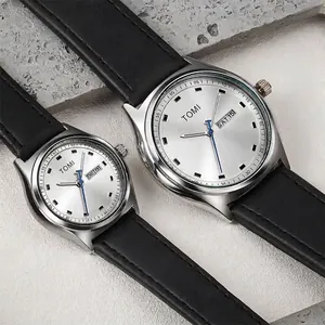 Minimalistische TOMI-Pärchenuhren mit silbernen Zifferblättern und schwarzen Lederarmbändern