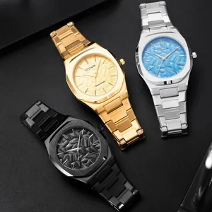 Montre à quartz pour hommes avec cadran gaufré texturé et bracelet en métal chic