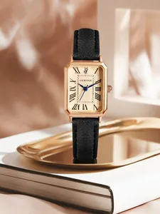 Vue détaillée d'une montre Lucky Fox rectangulaire dorée vintage avec bracelet en cuir noir