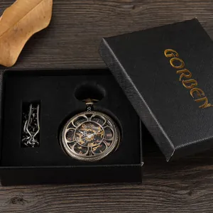 Visuale dettagliata dell'orologio da tasca meccanico vintage con design a fiori cavi