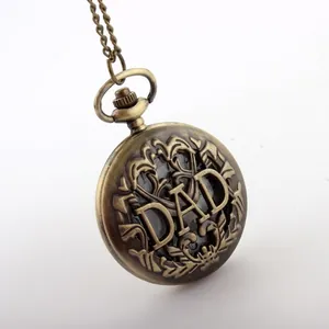 Antike bronzene Taschenuhr mit DAD-Durchbruch-Deckel und langer Halskette für Herren