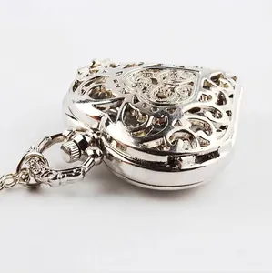 Elegante reloj de bolsillo retro con forma de corazón plateado calado para mujer