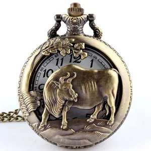 Orologio da taschino vintage in bronzo con design a toro sbalzato e catena coordinata