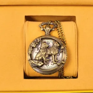 Orologio da taschino zodiacale in bronzo vintage con pendente a rilievo di lupo