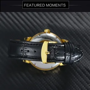 Détail du dos de la montre mécanique avec bracelet en cuir noir et boucle dorée