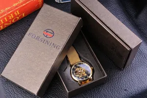 Detailansicht einer goldenen Skelett-Automatikuhr für Herren in Forsining-Geschenkbox