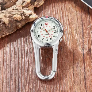 Zilveren karabijnhorloge voor buitensporten en wandelen met lichtgevende wijzers