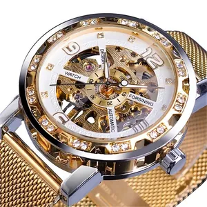 Nahaufnahme des Forsining Skelett mechanischen Zifferblatts mit Strass und goldenem Netzband