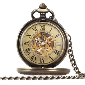 Exquisite Makro-Detailansicht einer mechanischen Skelett-Taschenuhr aus Bronze