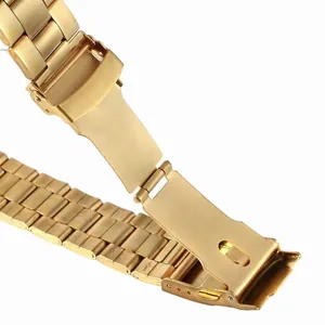 Detailansicht des hochwertigen goldfarbenen Metall-Uhrenarmbands mit Sicherheitsfaltschließe