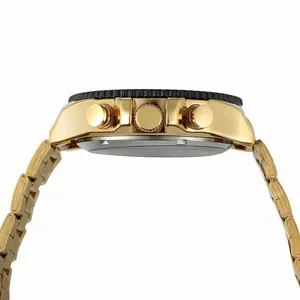 Seitenansicht einer goldfarbenen automatischen Herrenuhr mit drei Druckknöpfen