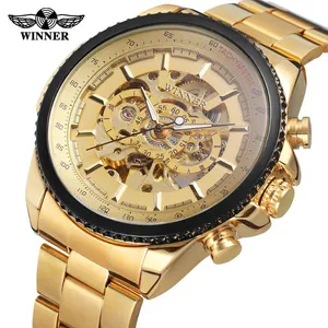 Detailansicht der goldenen Winner Skelett-Automatik-Mechanikuhr für Herren mit Zahnrädern.