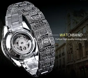 Detailansicht des vintage geschnitzten Edelstahlarmbands einer mechanischen Uhr
