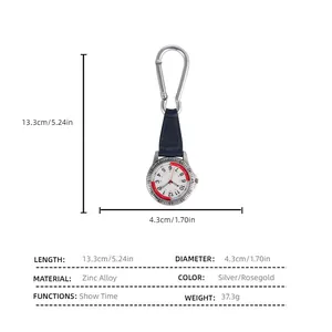 Compact karabijnhorloge met leren riem, wijzerplaat van zinklegering en afmetingen.
