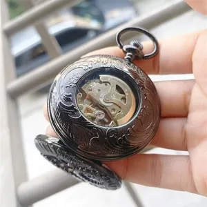 Gedetailleerd weergave van de mechanische tandwielen van een vintage holle zakhorloge