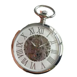 Orologio da taschino meccanico scheletrato vintage con numeri romani e catena in argento.
