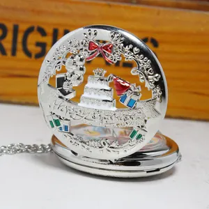 Detailopname van het creatieve Happy Birthday opengewerkte deksel van een zilveren kwarts zakhorloge