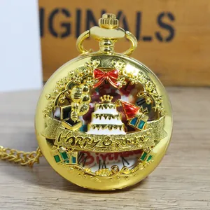 Gedetailleerd beeld van een gouden Happy Birthday kwarts zakhorloge met taart