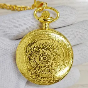 Klassiek gouden vintage zakhorloge met gegraveerde bloemmotieven en een ketting voor heren