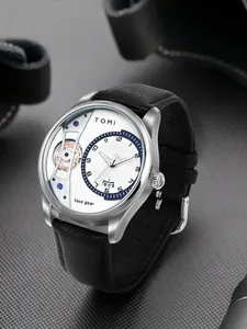 Detaillierte Aufnahme der TOMI Business-Herrenuhr mit weißem Zifferblatt und Lederarmband