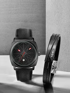 Detalle del reloj vintage TOMI con esfera cuadrada y conjunto de brazalete negro