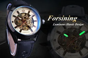 Detalle macro del reloj automático Forsining con esfera esqueleto y manecillas verdes