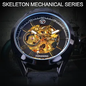 Detalle del reloj automático Forsining con movimiento mecánico dorado